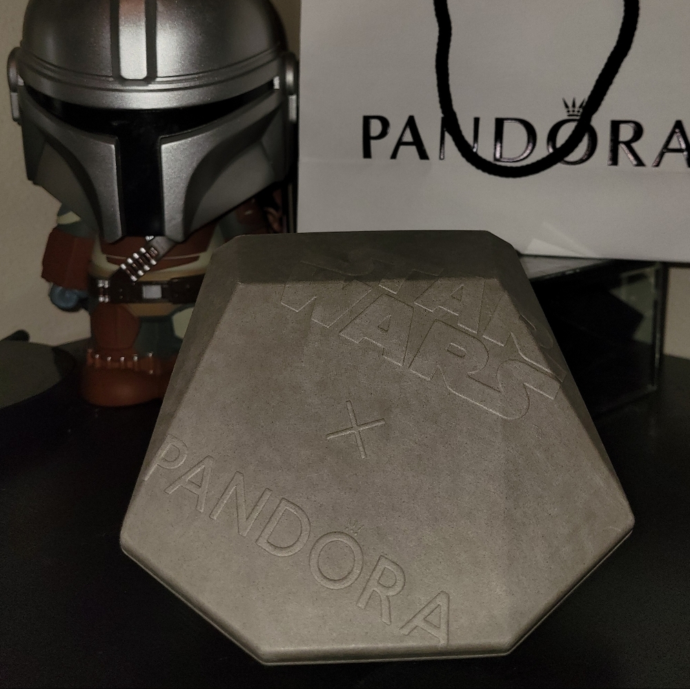 Limited Edition Star wars  the Mandalorian Pandora Bracelet W/ 2 Charms
